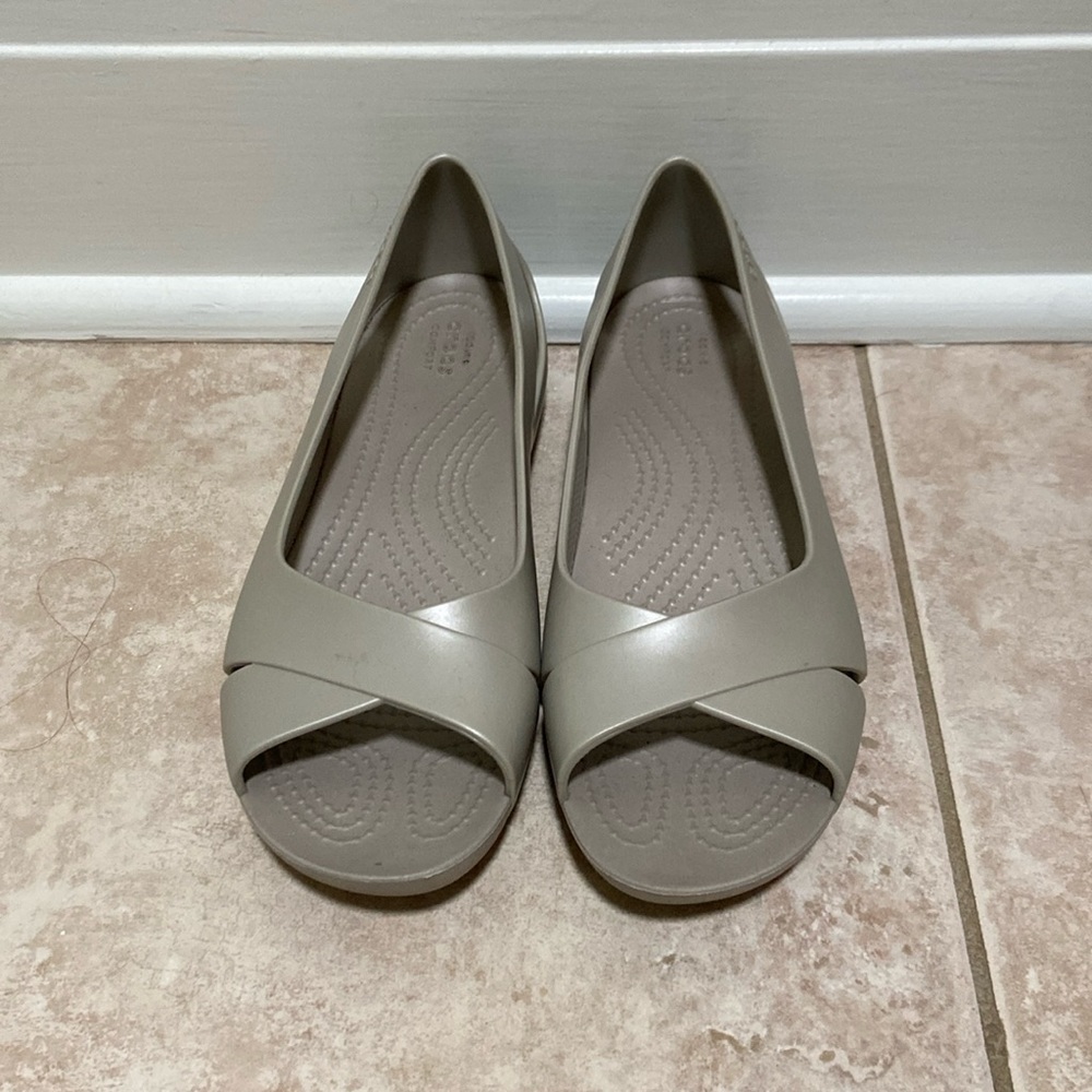 Women’s gray crocs